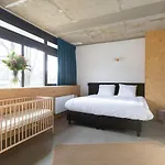 At 7 Hotel