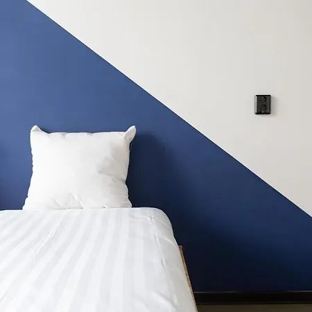 Hotel At 7 3*