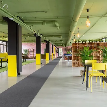 At 7 酒店 赖斯韦克