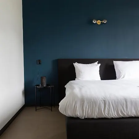 At 7 Hotel 3*