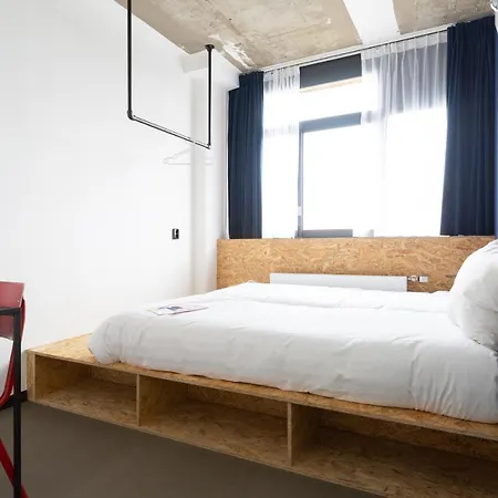 Hotel At 7 3*