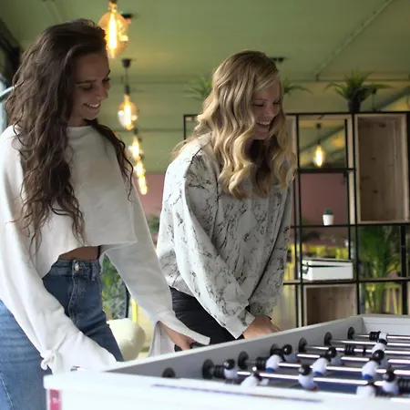 At 7 3* 赖斯韦克