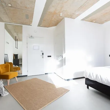 At 7 酒店 赖斯韦克