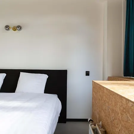 Hotel At 7 3*