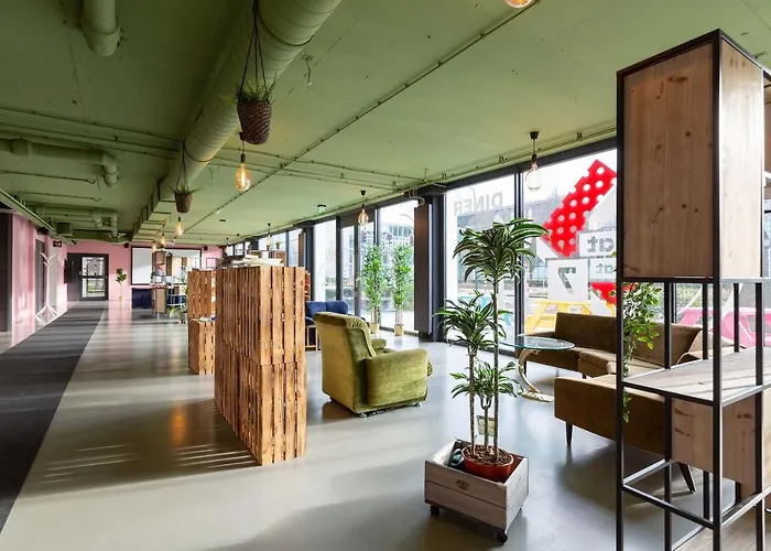 At 7 فندق رايسفايك