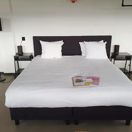 Hotell At 7 Rijswijk