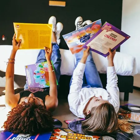 Hotell At 7 Rijswijk