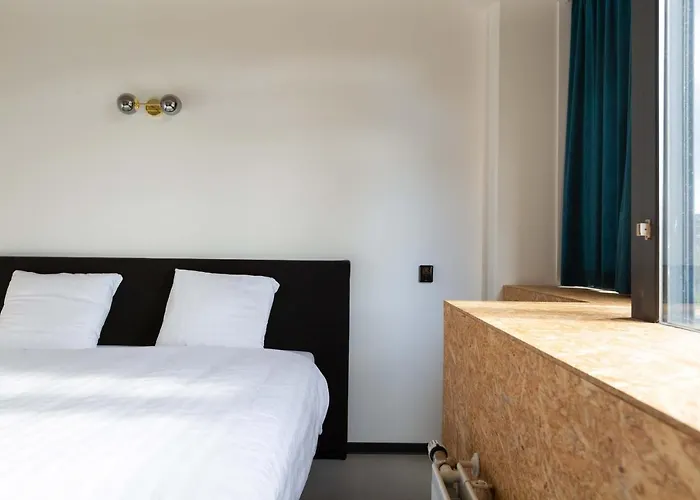 Ξενοδοχείο At 7 3*