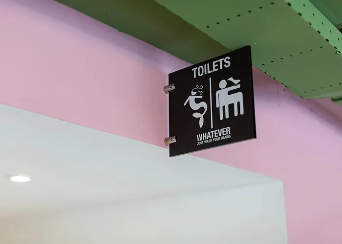 Ξενοδοχείο At 7 3*